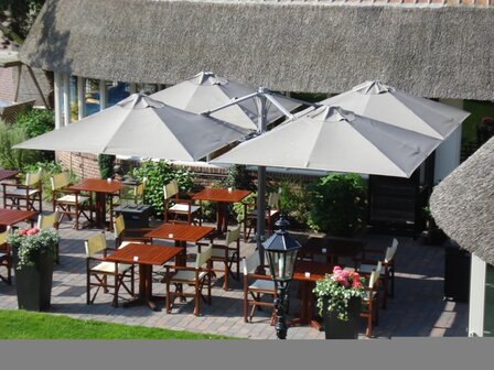 Zweefparasol Prostor Pro P6 Horecaparasol Claassen Buitenbeleving