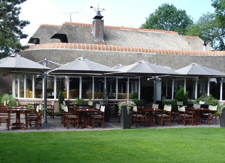 Zweefparasol Prostor Pro P6 Horecaparasol Claassen Buitenbeleving